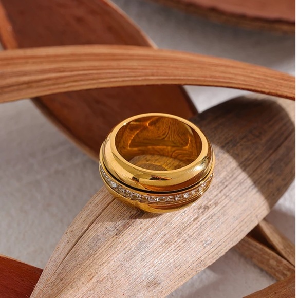 💛Gold plated chunky CZ ring - Picture 4 of 5